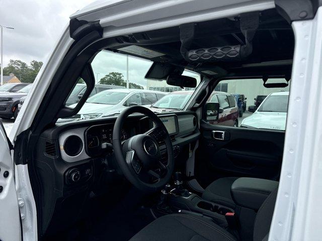 Photo of 2025 Bright White Clearcoat Jeep Wrangler