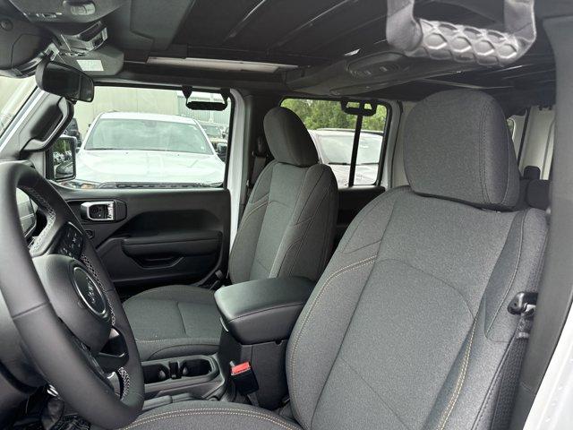 Photo of 2025 Bright White Clearcoat Jeep Wrangler