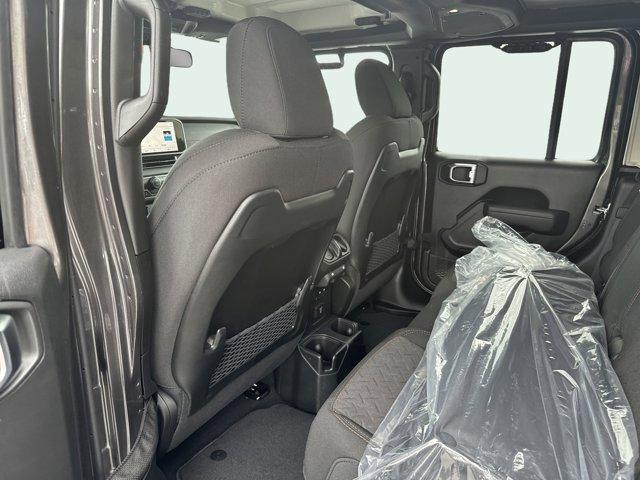 Photo of 2025 Granite Crystal Metallic Clearcoat Jeep Gladiator