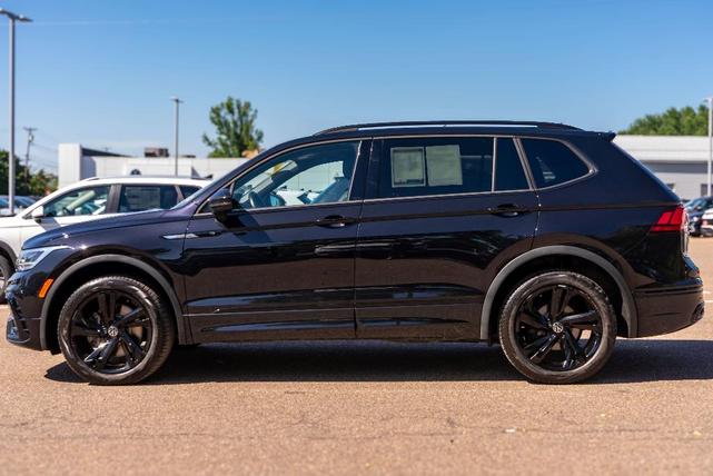 Photo of 2023 Deep Black Pearl Effect Volkswagen Tiguan