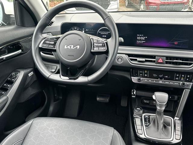 Photo of 2024 Dark Ocean Blue/White Roof Kia Seltos