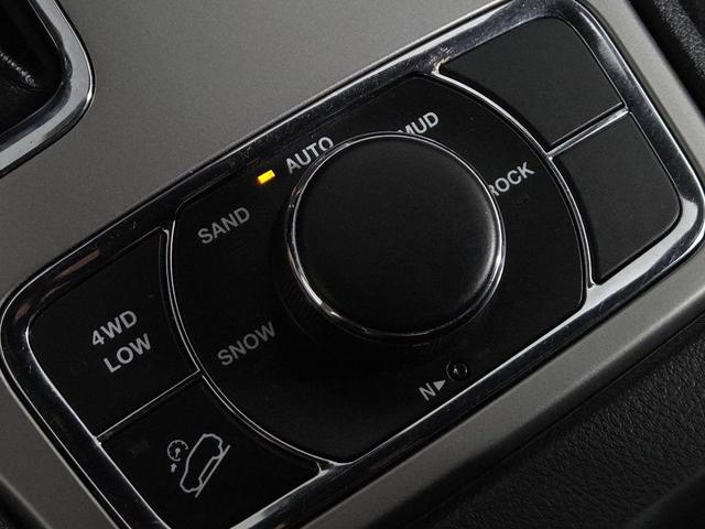Photo of 2022 Diamond Black Crystal Pearlcoat Jeep Grand Cherokee