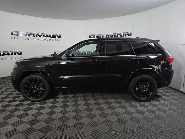 Photo of 2022 Diamond Black Crystal Pearlcoat Jeep Grand Cherokee
