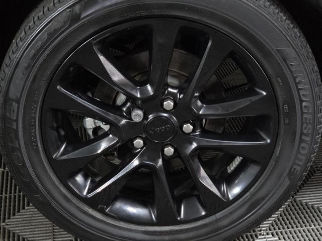 Photo of 2022 Diamond Black Crystal Pearlcoat Jeep Grand Cherokee