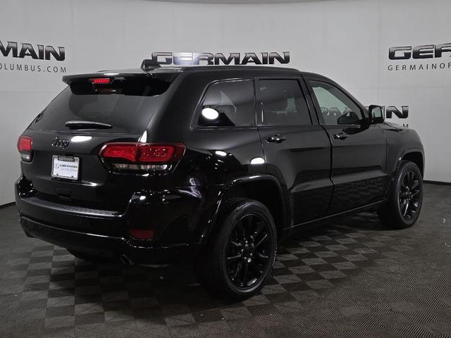 Photo of 2022 Diamond Black Crystal Pearlcoat Jeep Grand Cherokee