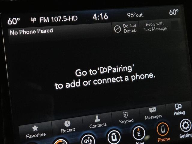 Photo of 2022 Diamond Black Crystal Pearlcoat Jeep Grand Cherokee
