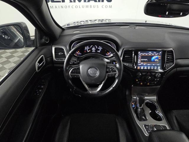 Photo of 2022 Diamond Black Crystal Pearlcoat Jeep Grand Cherokee