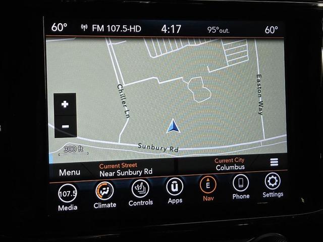 Photo of 2022 Diamond Black Crystal Pearlcoat Jeep Grand Cherokee