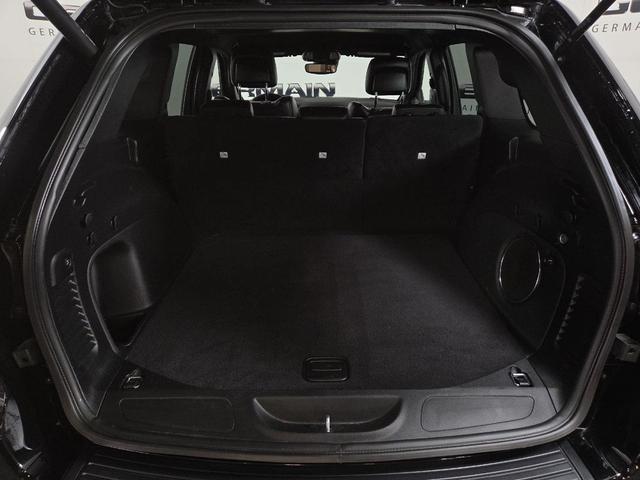Photo of 2022 Diamond Black Crystal Pearlcoat Jeep Grand Cherokee
