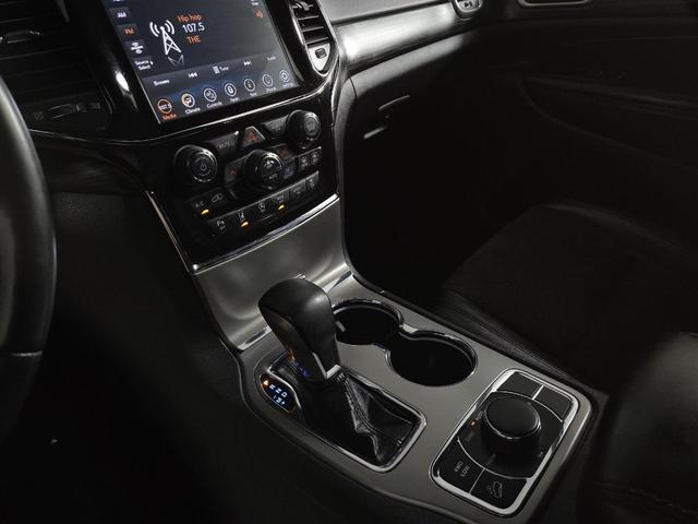 Photo of 2022 Diamond Black Crystal Pearlcoat Jeep Grand Cherokee