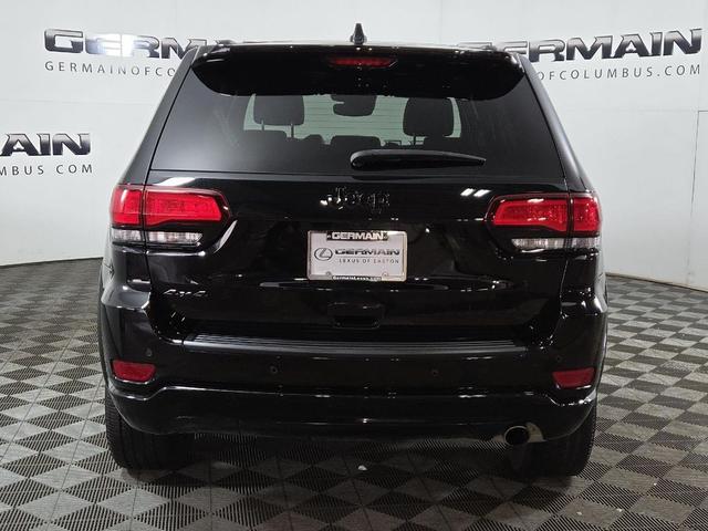 Photo of 2022 Diamond Black Crystal Pearlcoat Jeep Grand Cherokee