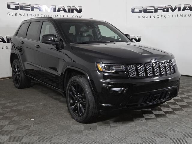 Photo of 2022 Diamond Black Crystal Pearlcoat Jeep Grand Cherokee