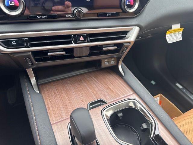 Photo of 2025 Eminent White Pearl Lexus RX 350