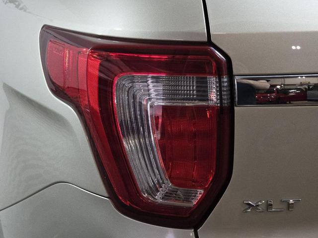 Photo of 2017 BEIGE Ford Explorer