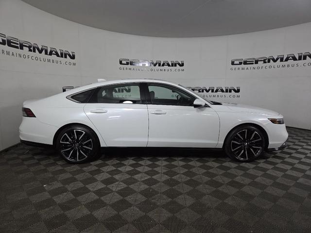 Photo of 2025 Platinum White Pearl Honda Accord Hybrid