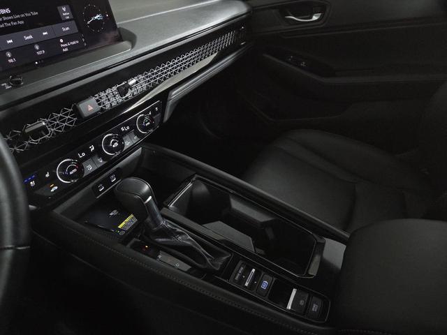 Photo of 2025 Platinum White Pearl Honda Accord Hybrid