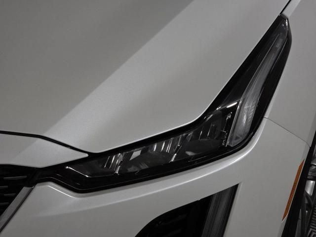 Photo of 2020 Crystal White Tricoat Cadillac CT5
