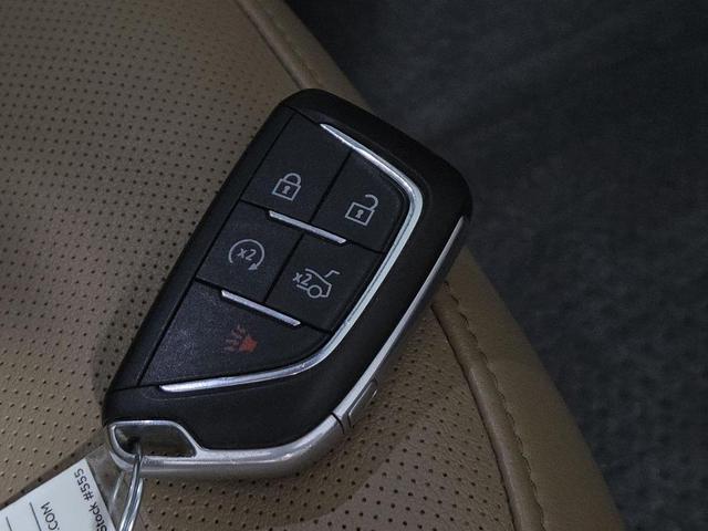 Photo of 2020 Crystal White Tricoat Cadillac CT5