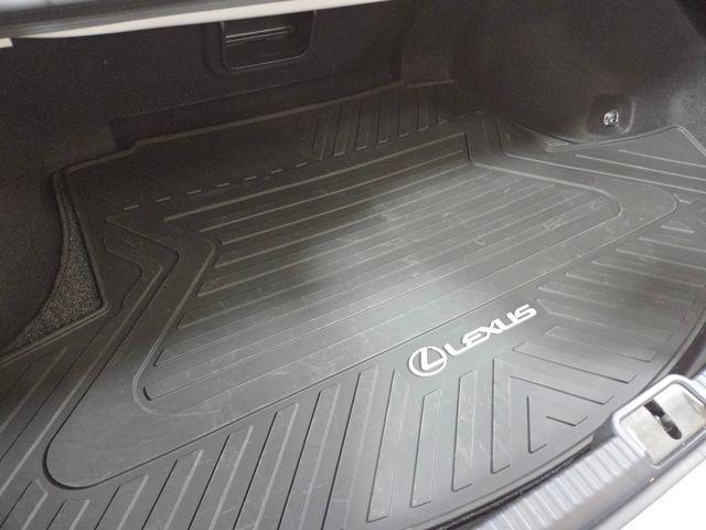 Photo of 2025 Pear Lexus ES 300h