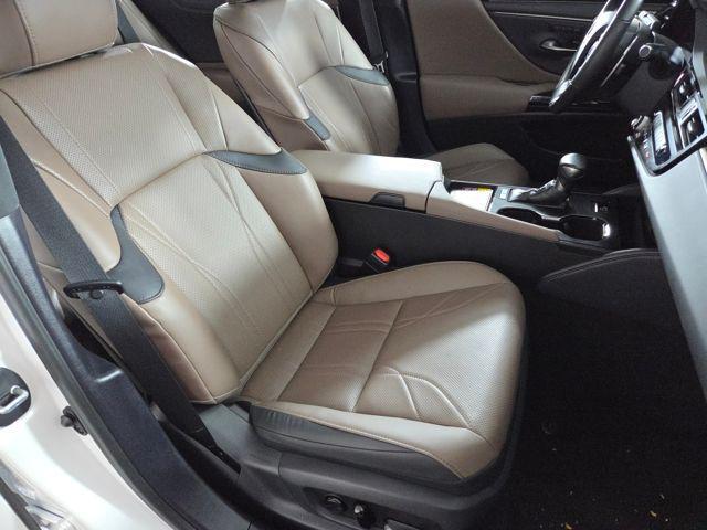 Photo of 2025 Pear Lexus ES 300h