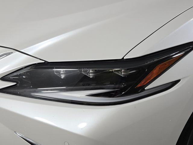 Photo of 2025 Pear Lexus ES 300h