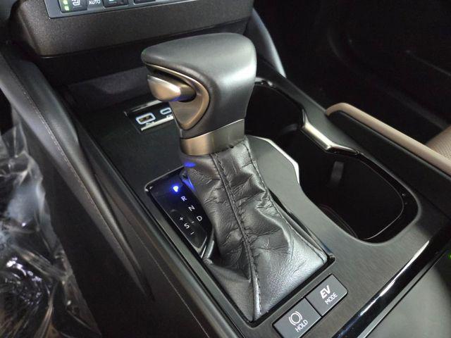Photo of 2025 Pear Lexus ES 300h