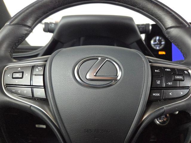 Photo of 2025 Pear Lexus ES 300h