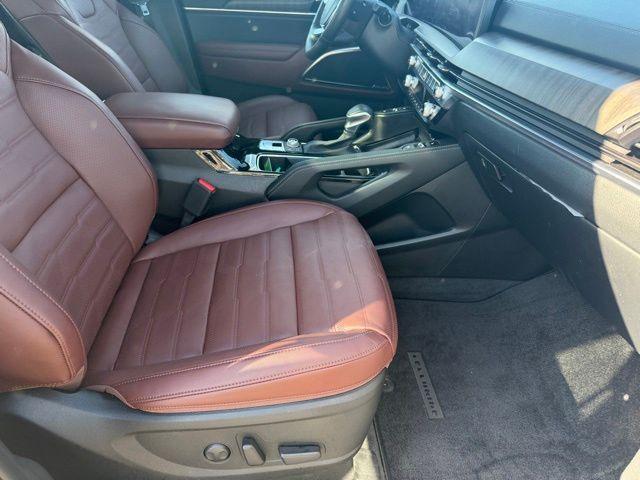 Photo of 2025 Everlasting Silver Kia Telluride