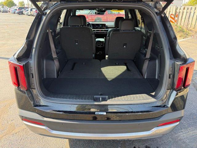 Photo of 2025 Ebony Black Kia Sorento