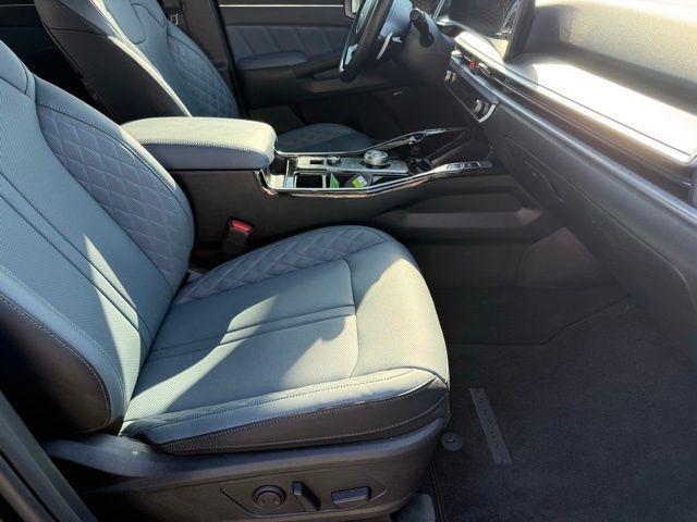 Photo of 2025 Ebony Black Kia Sorento