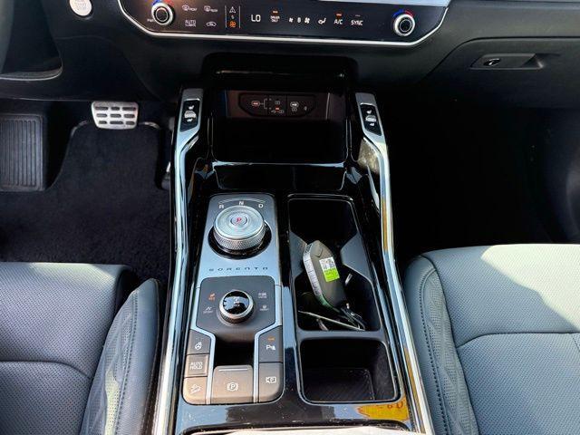 Photo of 2025 Ebony Black Kia Sorento