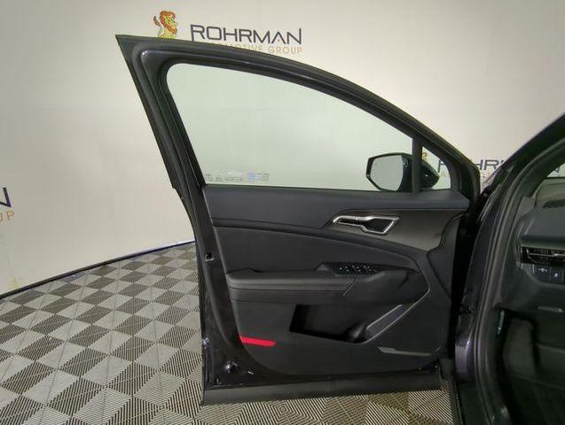 Photo of 2026 Gray Metallic Kia Sportage