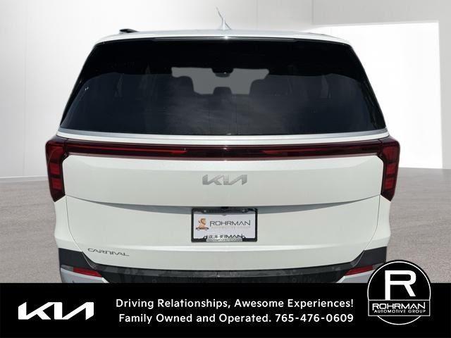 Photo of 2025 White Kia Carnival