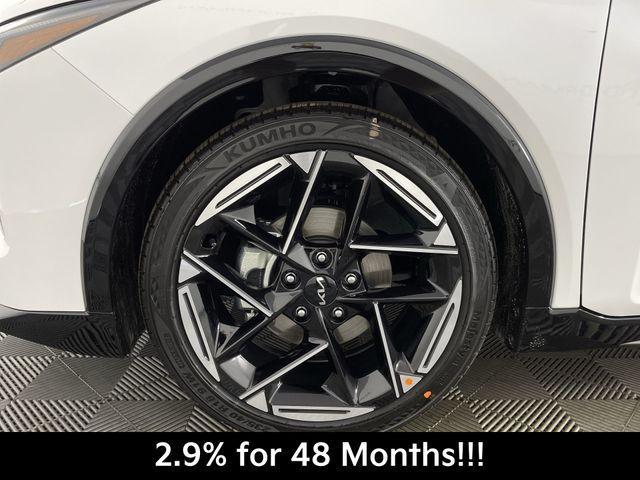 Photo of 2025 Snow White Pearl Kia K4