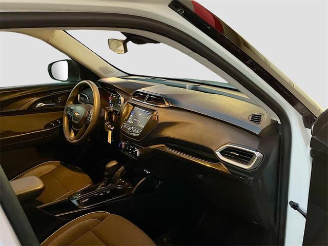 Photo of 2023 Summit White Chevrolet Trailblazer