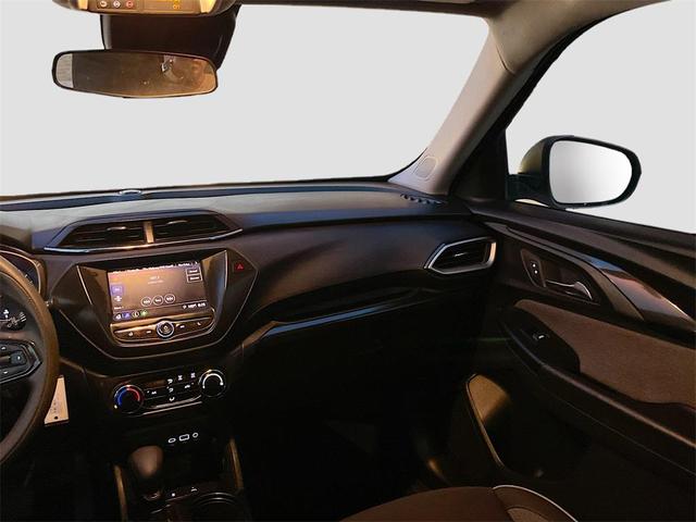 Photo of 2023 Summit White Chevrolet Trailblazer