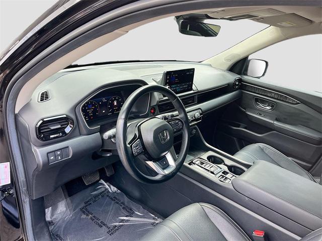 Photo of 2024 Crystal Black Pearl Honda Pilot