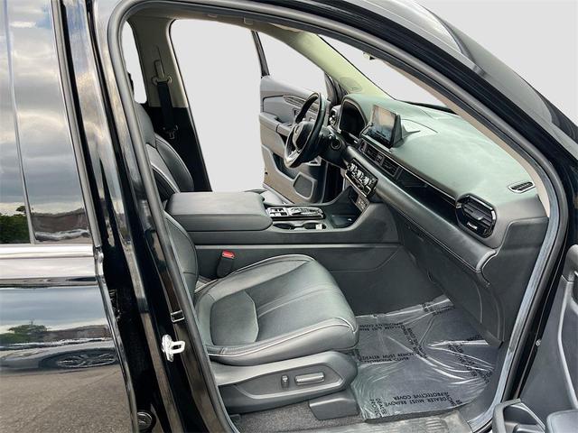 Photo of 2024 Crystal Black Pearl Honda Pilot