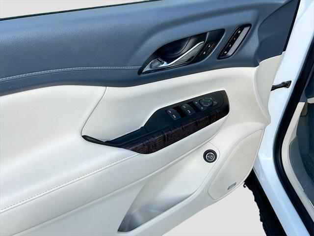 Photo of 2023 Summit White GMC Acadia
