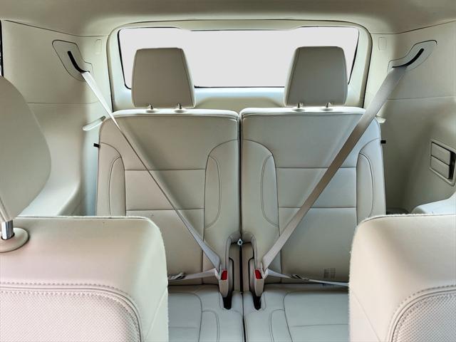 Photo of 2023 Summit White GMC Acadia