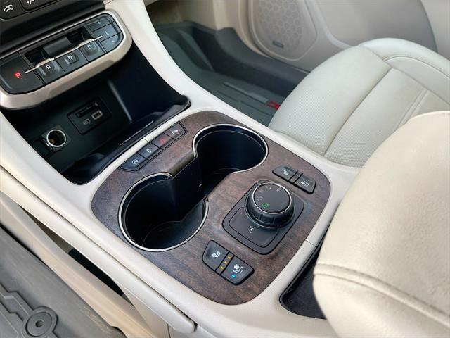 Photo of 2023 Summit White GMC Acadia