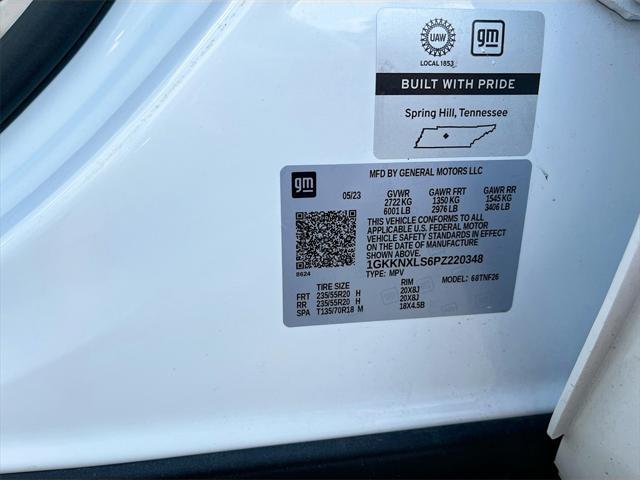 Photo of 2023 Summit White GMC Acadia