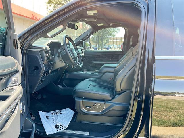 Photo of 2024 Agate Black Metallic Ford Expedition Max