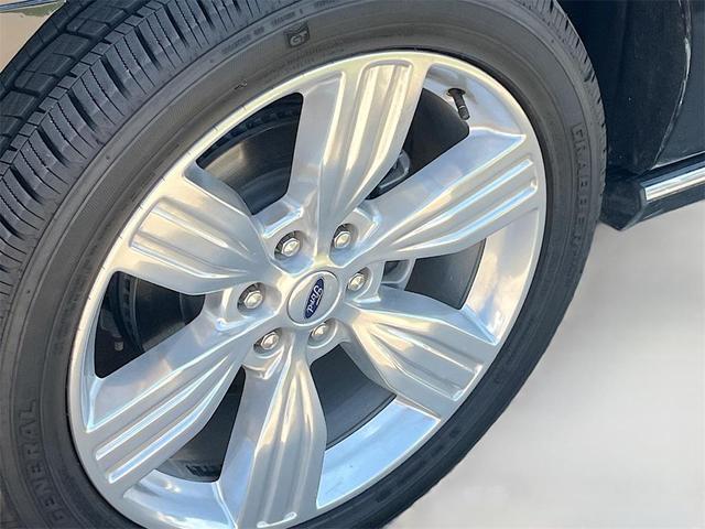 Photo of 2024 Agate Black Metallic Ford Expedition Max