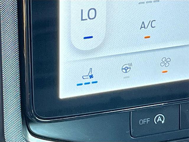 Photo of 2024 Agate Black Metallic Ford Expedition Max