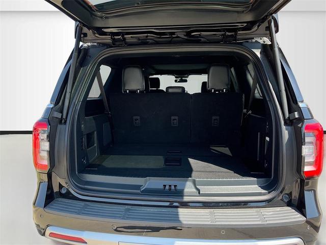 Photo of 2024 Agate Black Metallic Ford Expedition Max