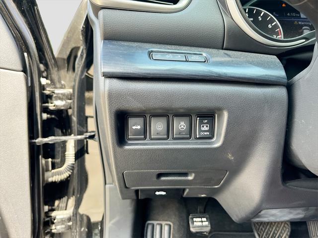 Photo of 2023 Super Black Nissan Maxima