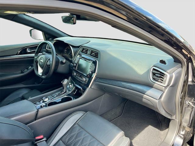 Photo of 2023 Super Black Nissan Maxima