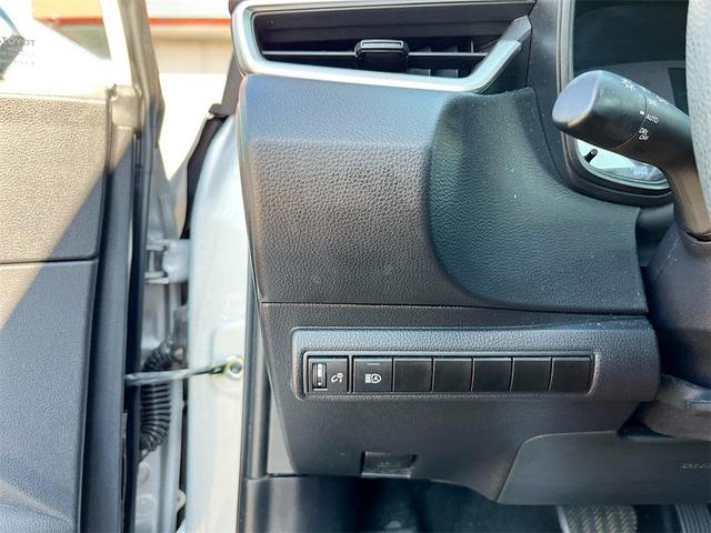 Photo of 2023 Classic Silver Metallic Toyota Corolla