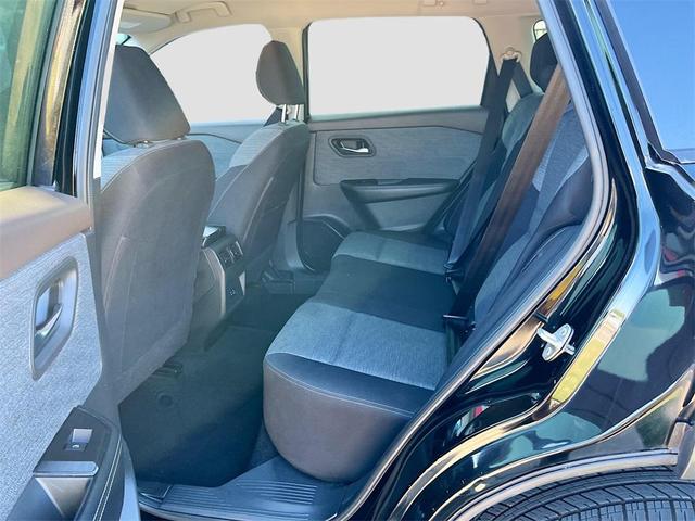 Photo of 2023 Super Black Nissan Rogue